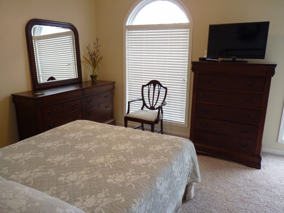 Master Suite 2nd Floor Queen Bed