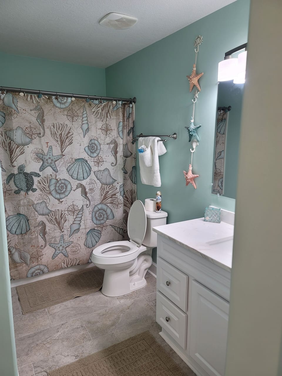 Guest bathroom w/washer & dryerq