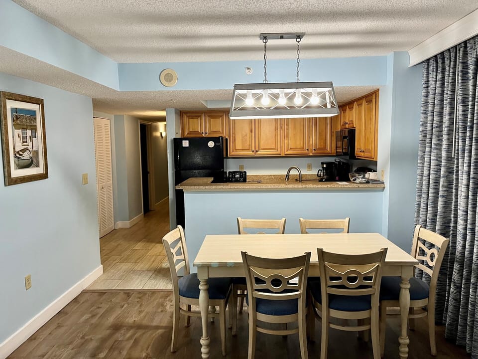 Dining area with seating for 6