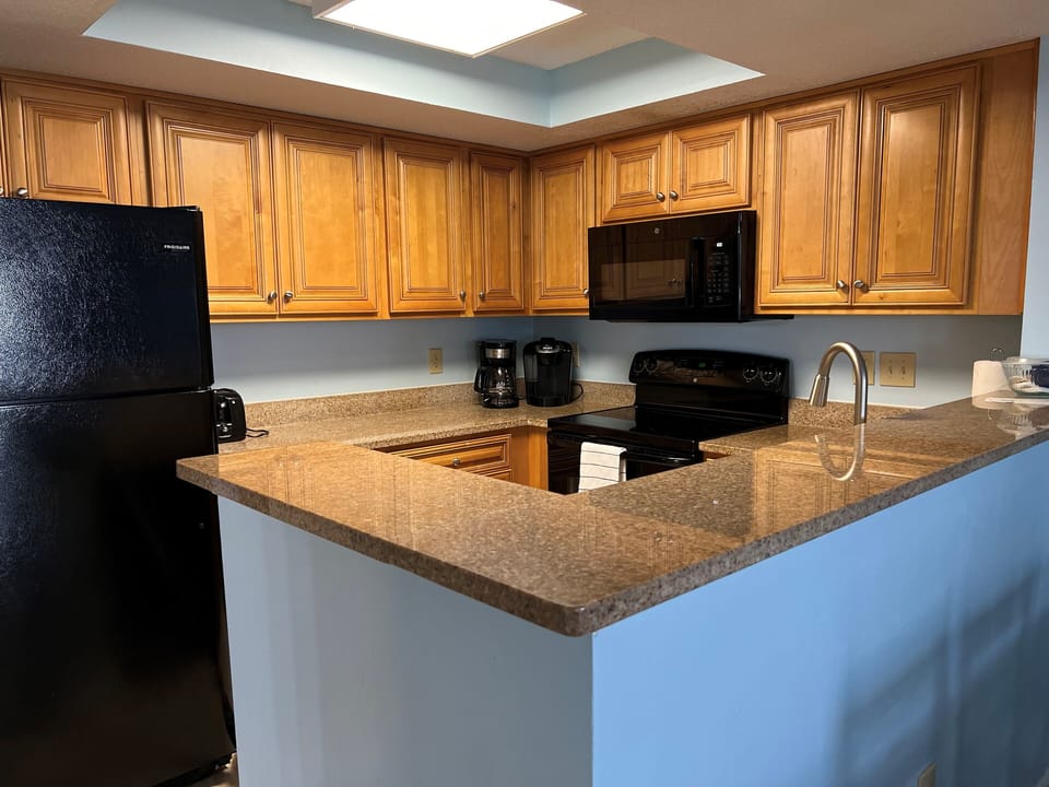 Kitchen with full size appliances, Keurig and traditional coffee pot