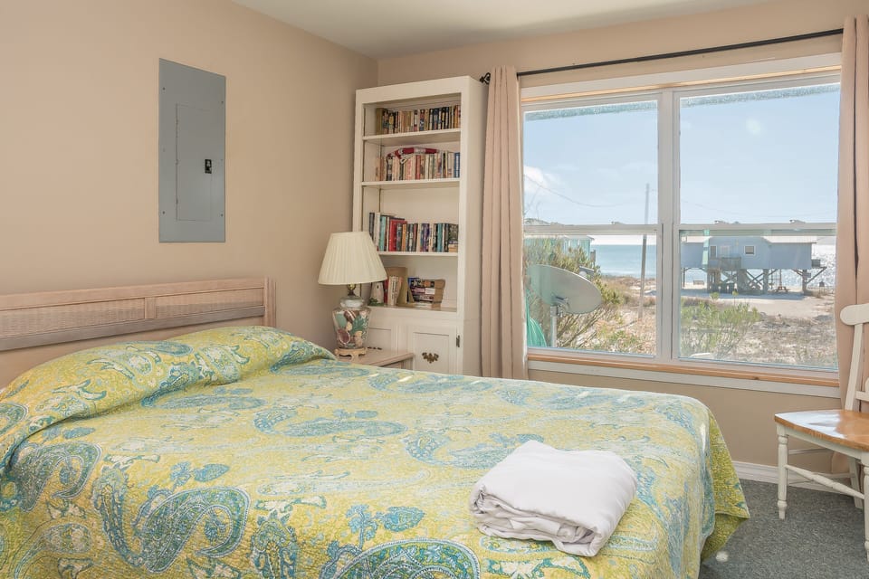 Lower level queen room with a view of the Gulf! 