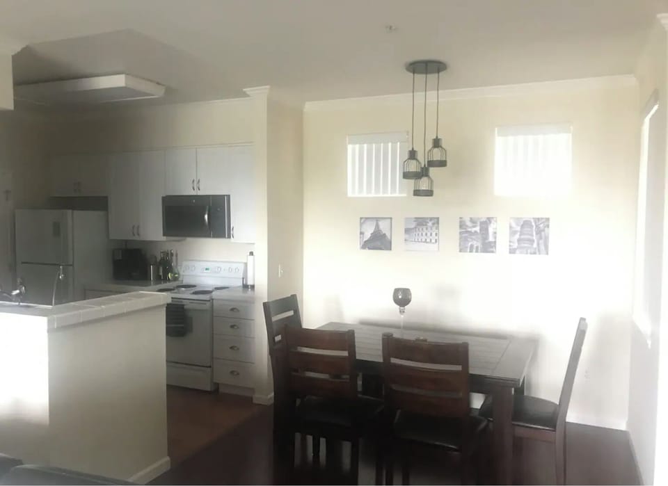 Dining table that seats 5
