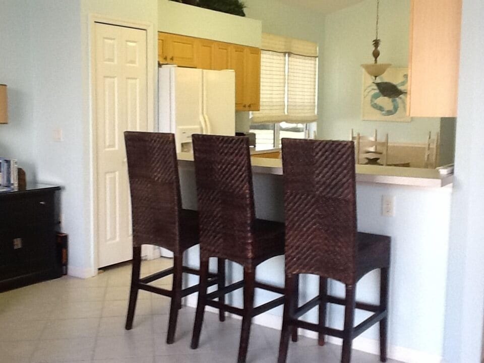 Bar area between kitchen and family room.  Good space for setting out food 
