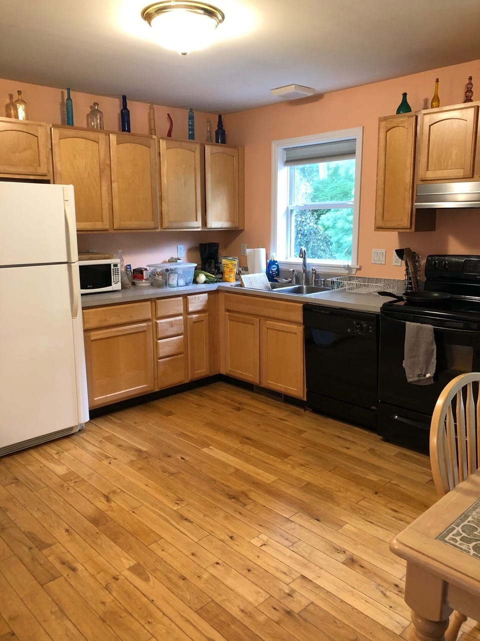Fully equipped kitchen.
