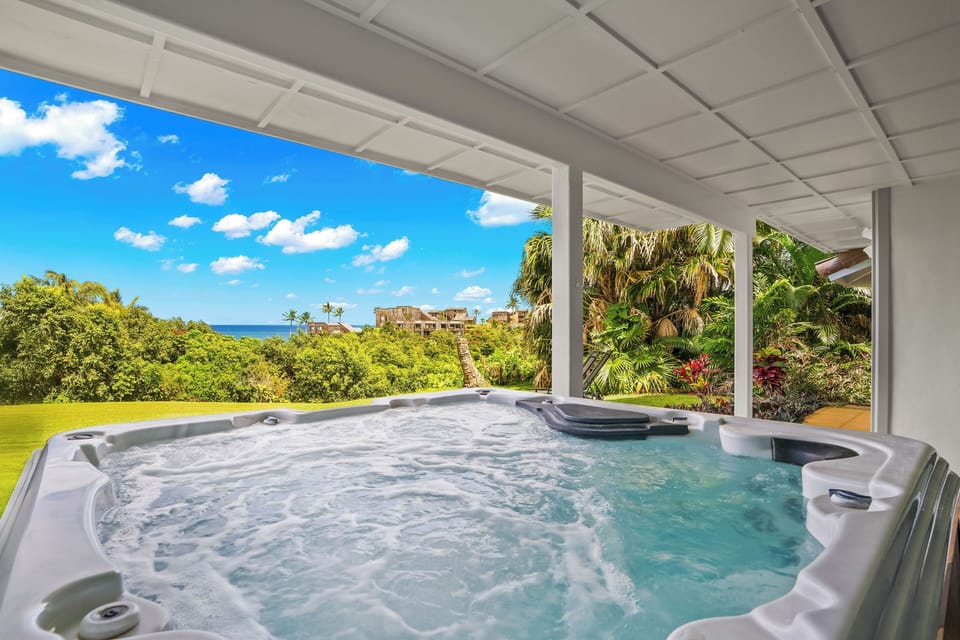 Outdoor spa tub