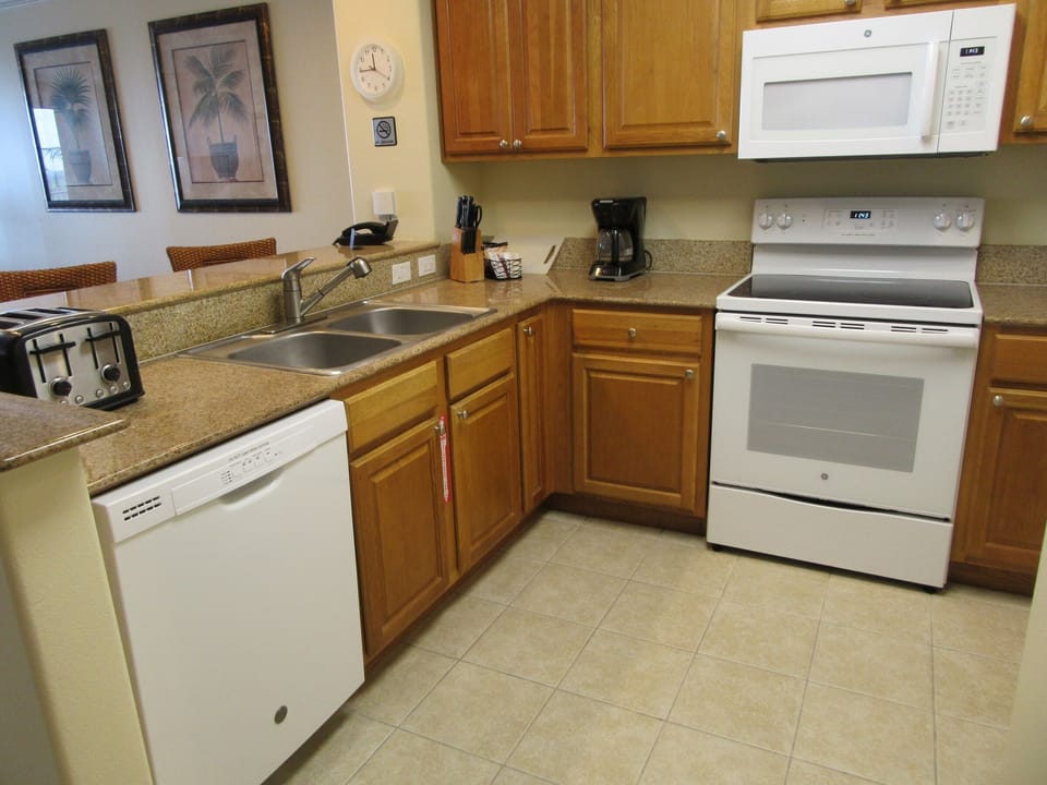 Full kitchen updated with all new appliances in 2019 More pictures at bh1005.com