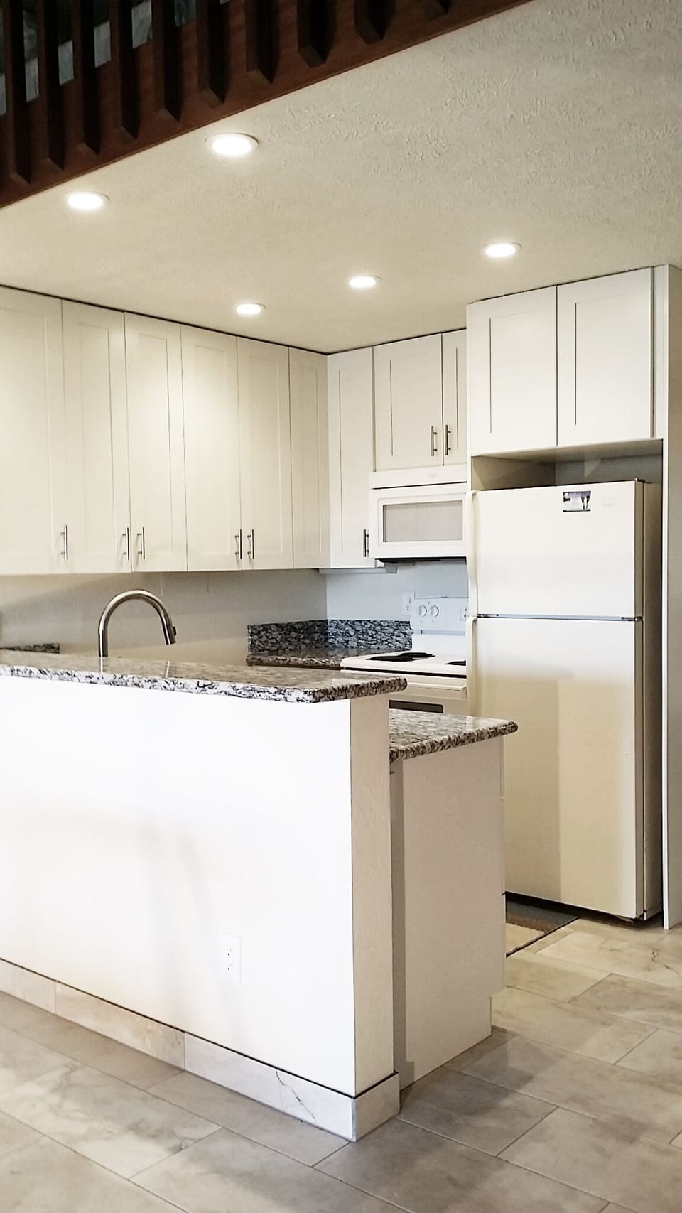 New well stocked Kitchen