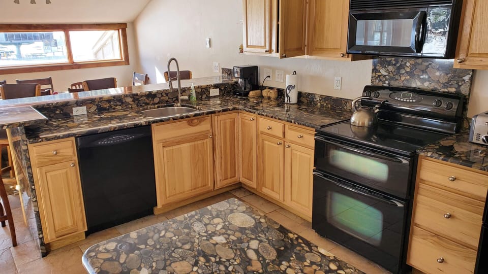 Granite countertops, double pizza oven,
You can the 6 pack lift out the window!