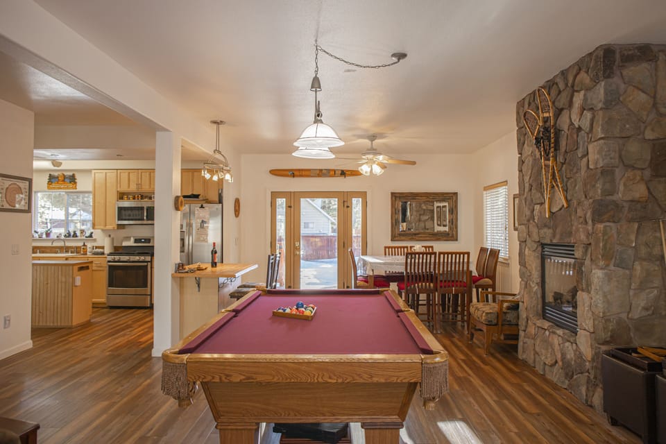 Pool TBL Dining TBL Fireplace open-concept room