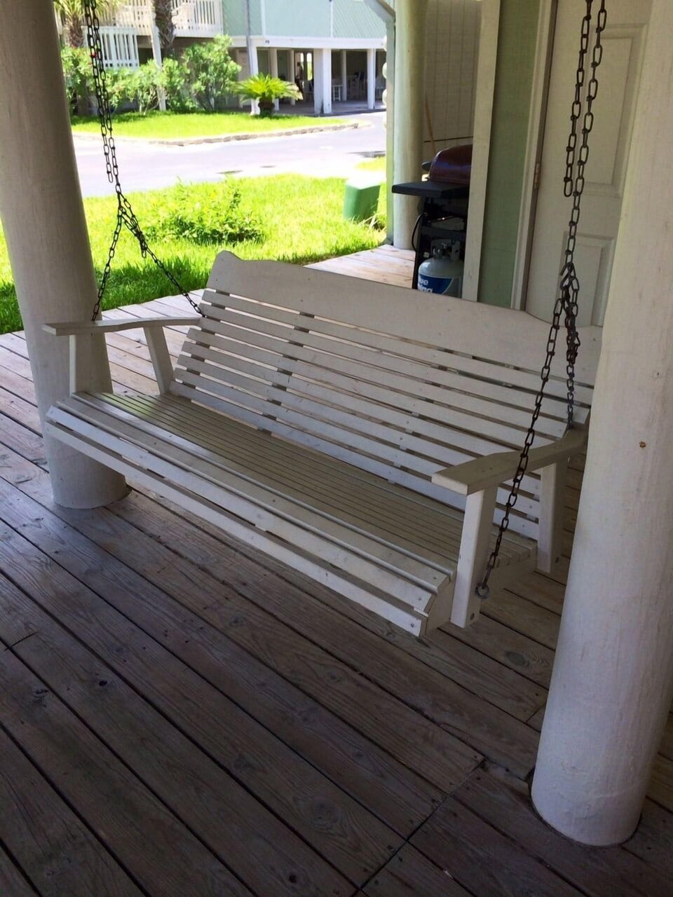 swing on lower deck
