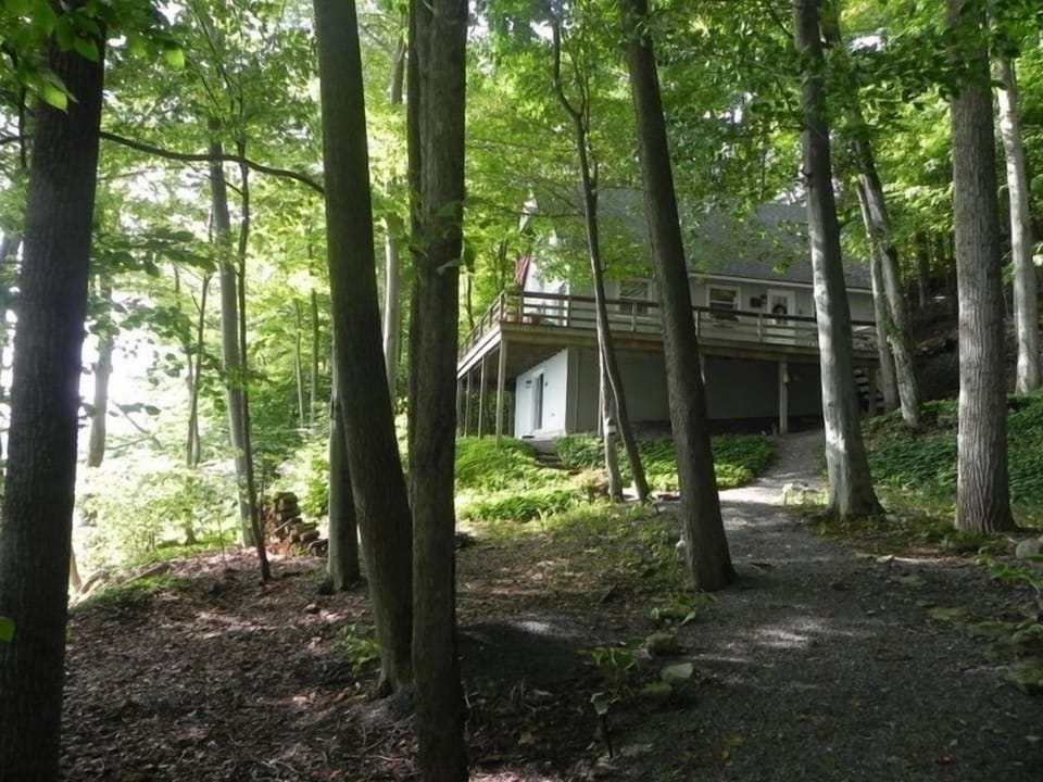 Serene and private but close to town and marina
