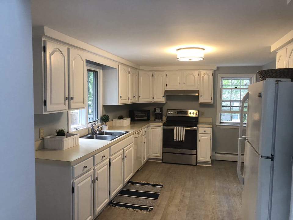 Bright white beachy kitchen 