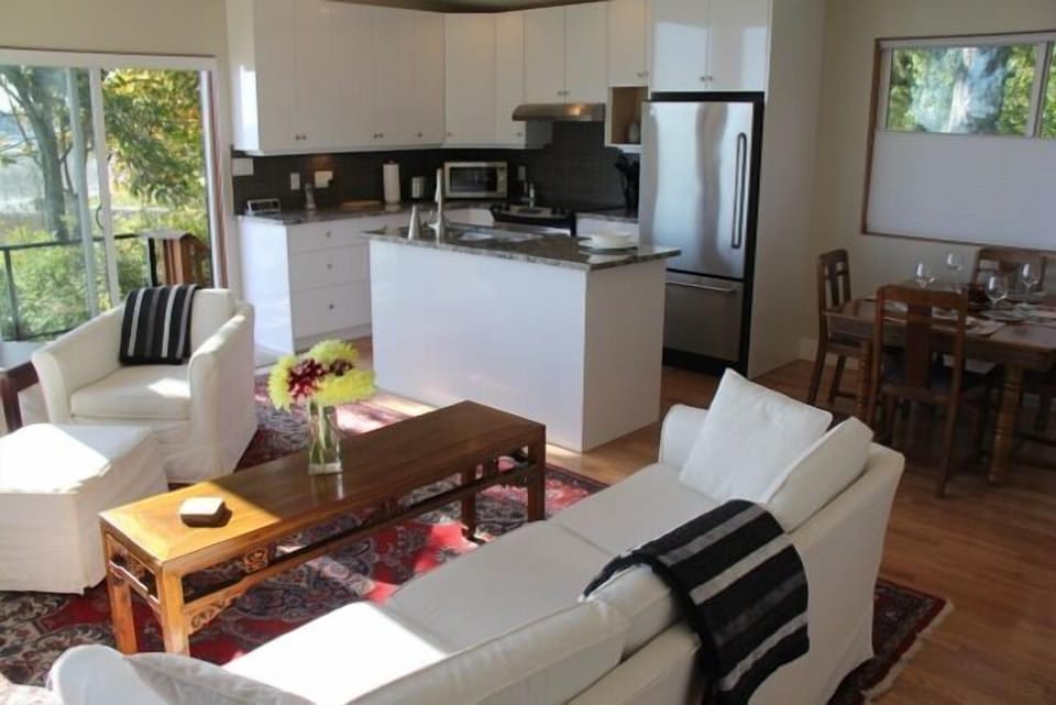 Living room and granite counter toped kitchen