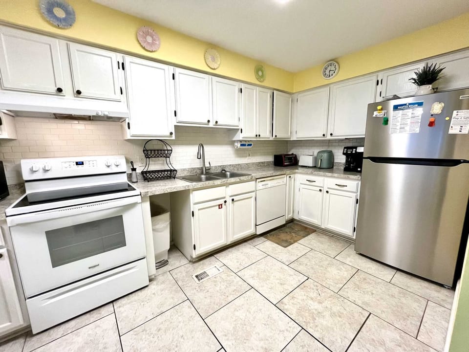 Sea Oats H102 - Fully equipped kitchen with recently replaced fridge.