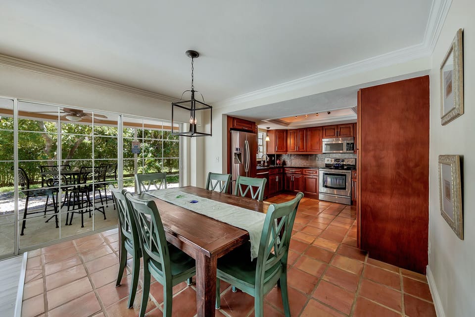 Dining table and beach themed dishes 