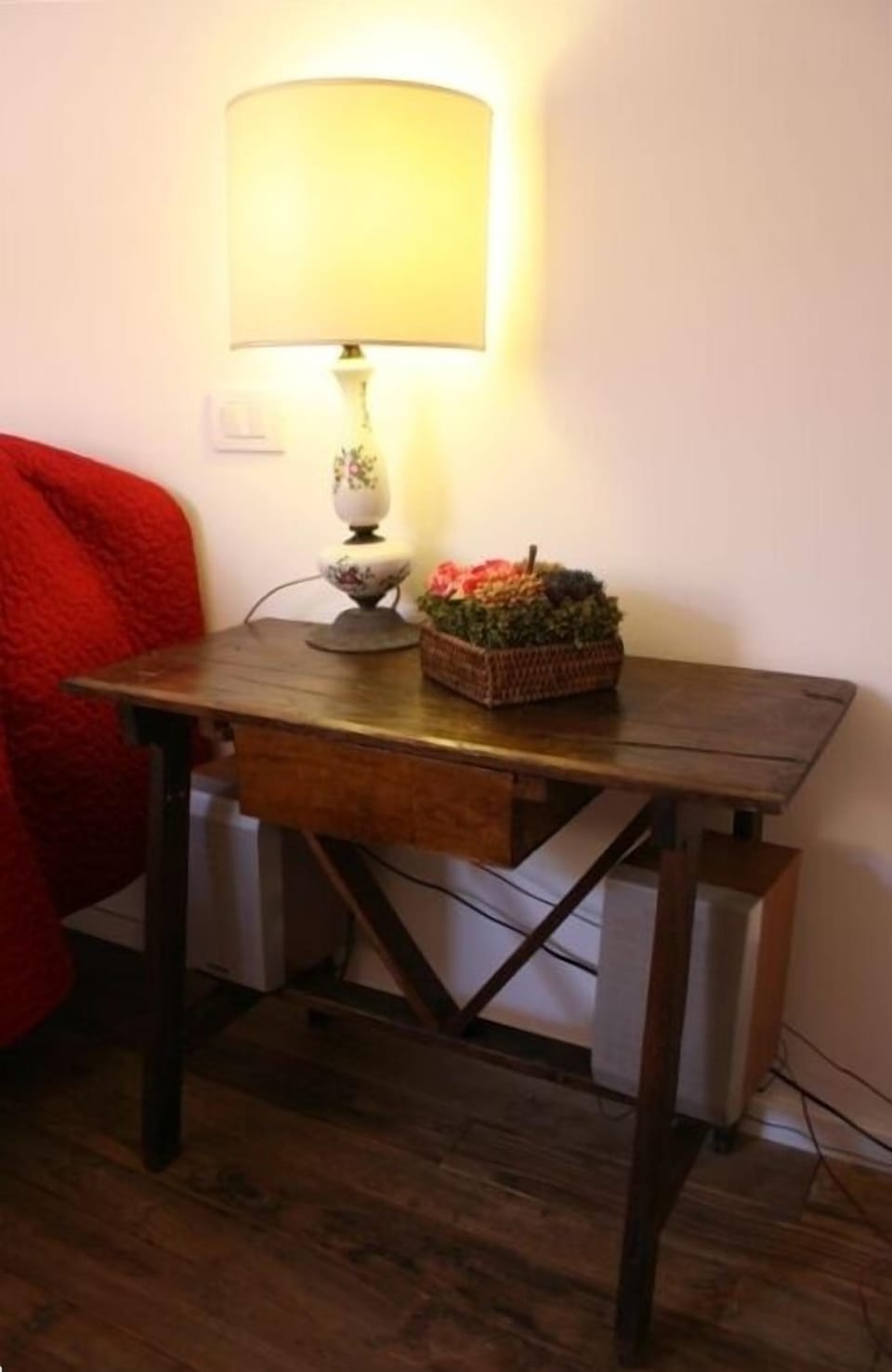 detail (1st bedroom) - antique bedside table