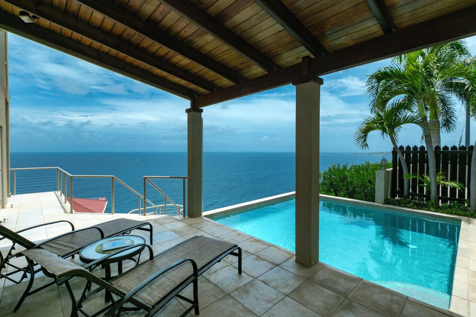 Endless poolside ocean views