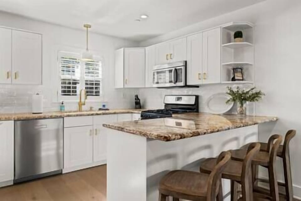 Full Kitchen (1)