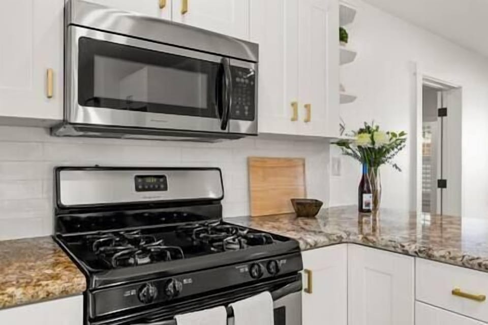 Full Kitchen (3)
