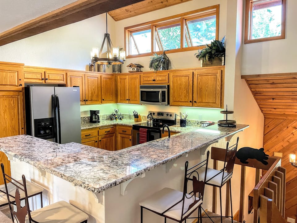 Open Granite/SS Kitchen  With Bar Seating For 4