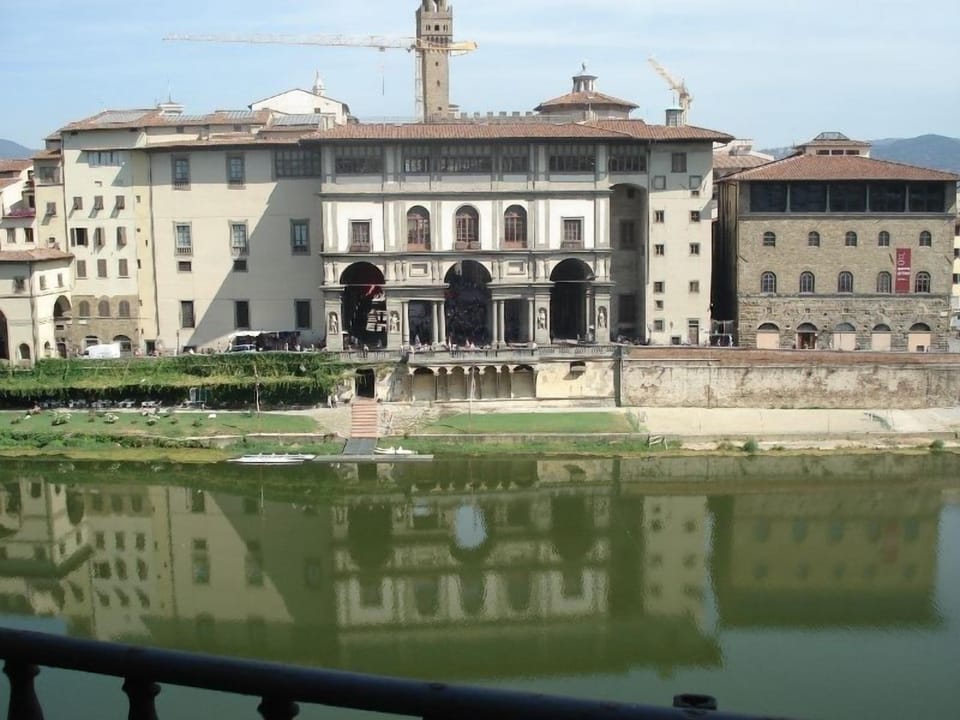 VIEW  FROM LIVINGROOM AND BEDROOM - UFFIZI GALLERY 
