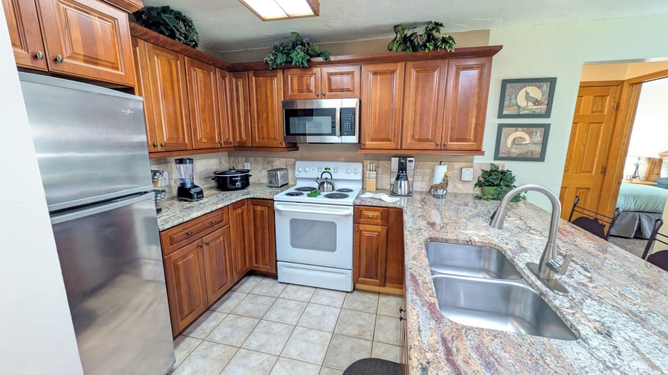 Beaver Creek West Condo I-1 kitchen 