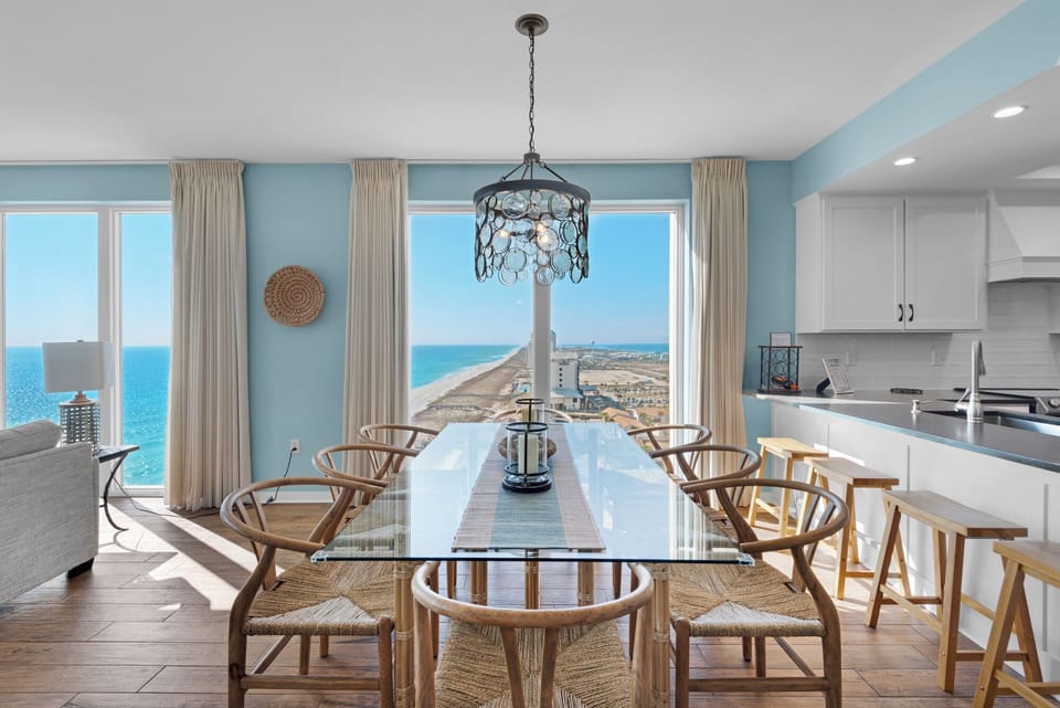 Dining room area that seats 8
