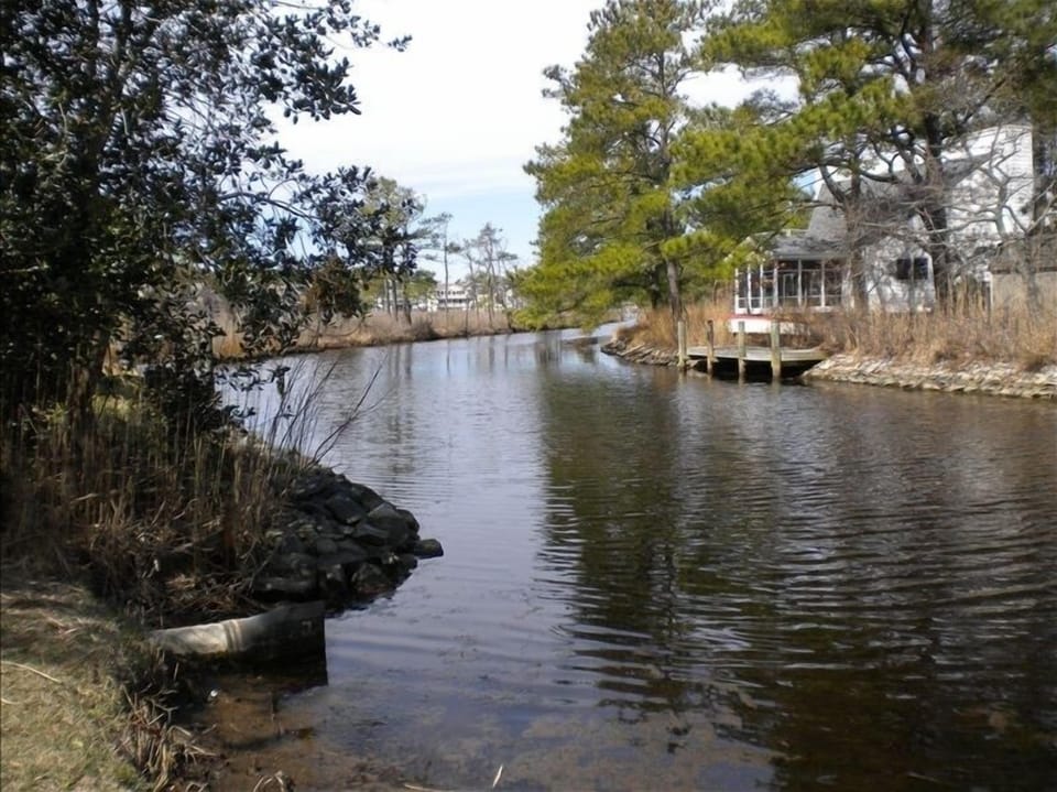 Views, crabbing, short walk to beach.  This house has it all.