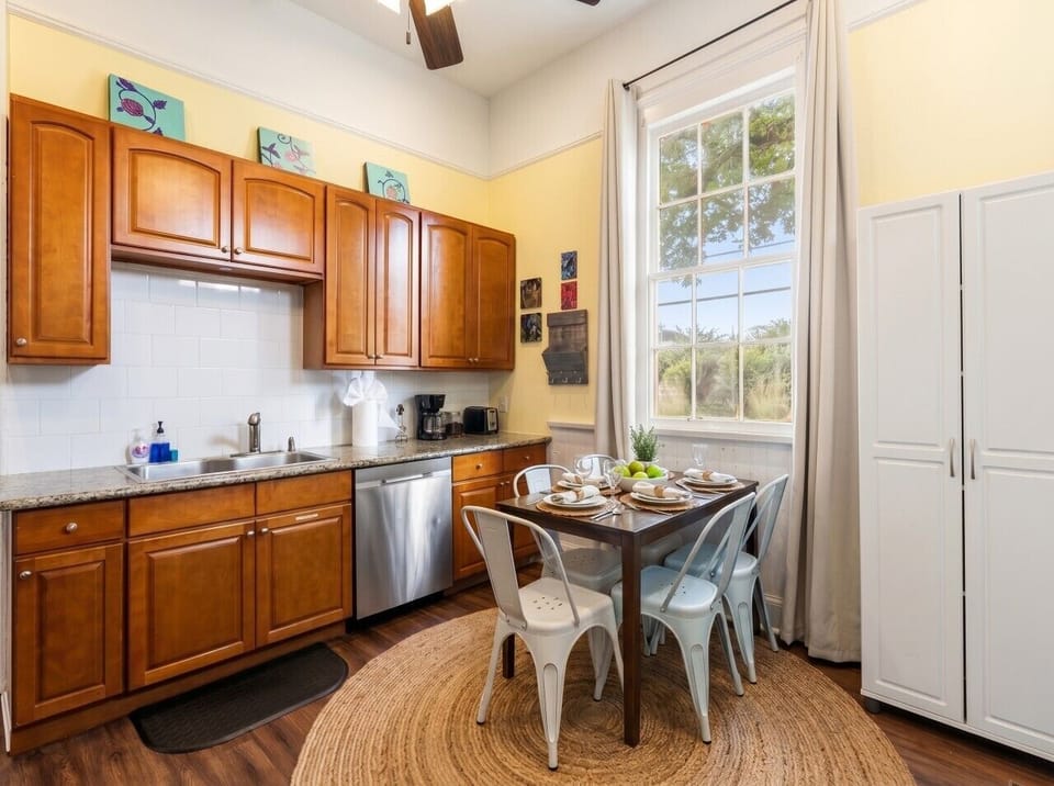 Full Kitchen