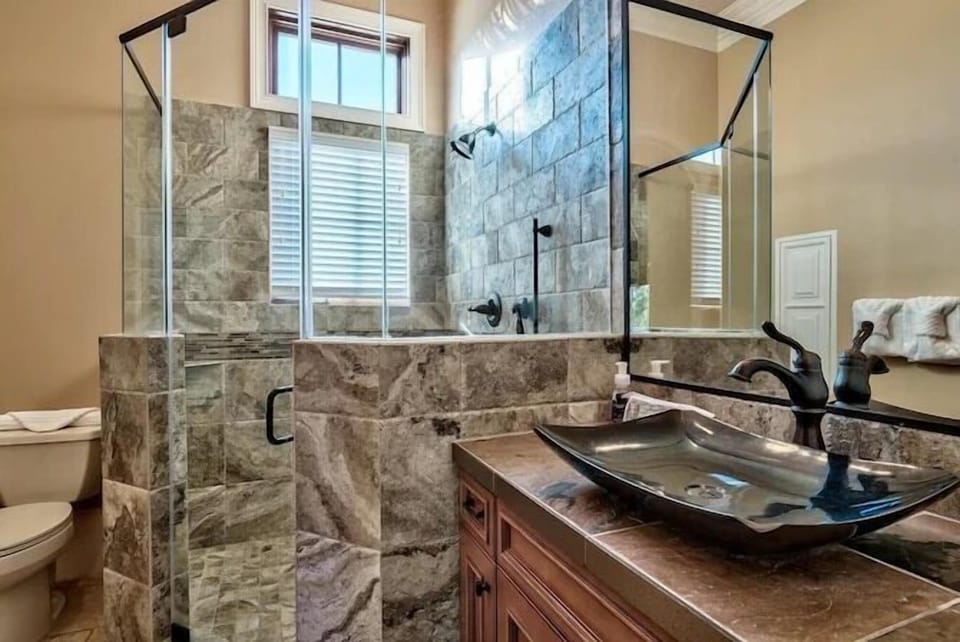 1st floor shared bathroom 
