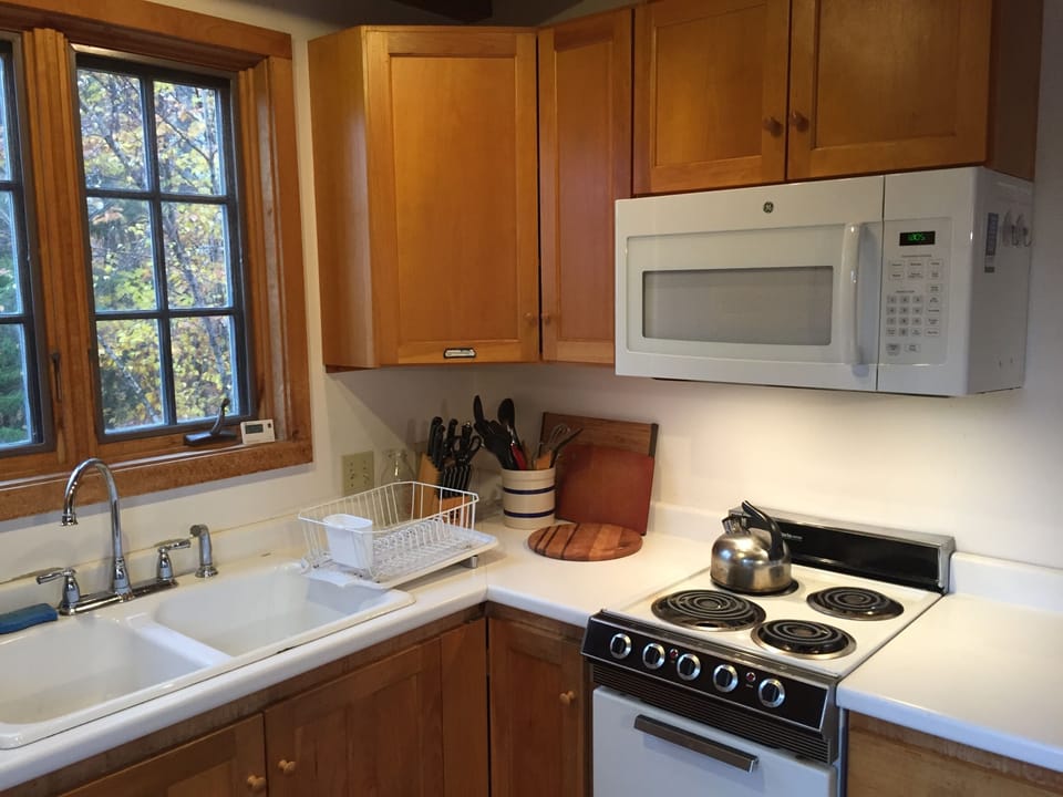 Kitchen w/new microwave 2016
