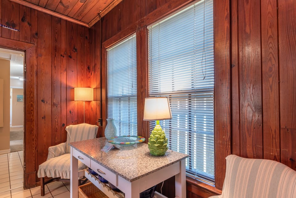 Seating nook in the kitchen so you can supervise dinner prep!