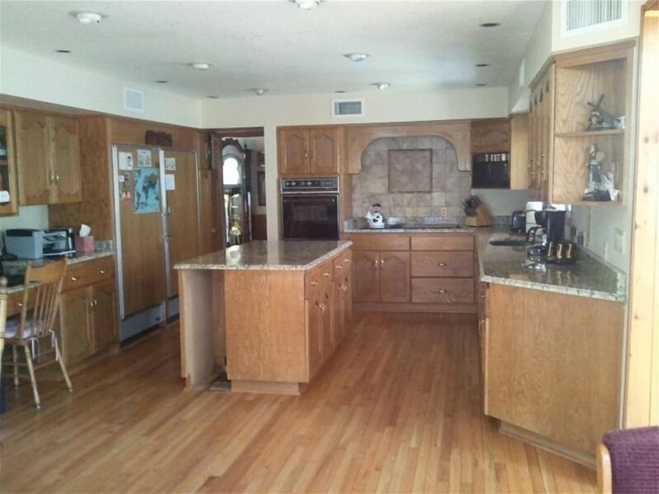 Beautiful open kitchen area with Granite countertops, subzero refrigerator