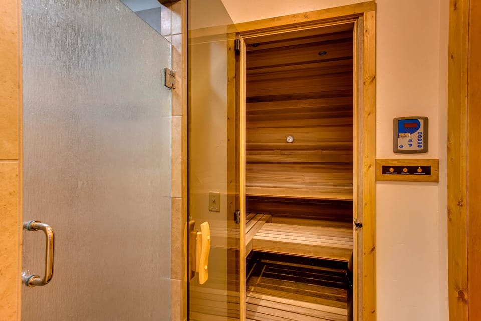 This sauna is a favorite amenity for vacationers. You will love relaxing in the sauna and then jumping in the hot tub after a long day of skiing or hiking.