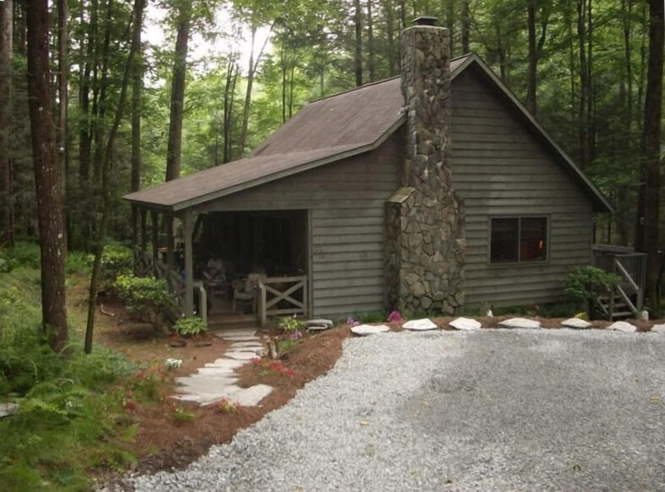 Cabin and parking area as you arrive for very laid back retreat and get-away...