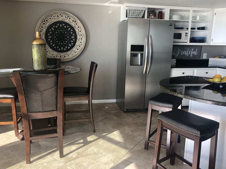 SPACIOUS KITCHEN