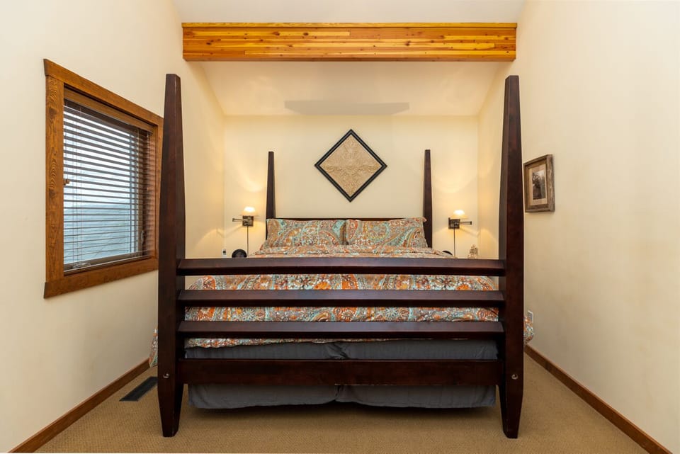 Master Bedroom with King Size Westin Heavenly Bed