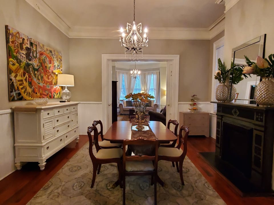 Convenient layout to enjoy the company of friends and family