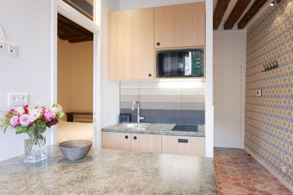 Apt. COSY2 - Latin Quarter - Paris - Bedroom2 is accessible from the kitchen