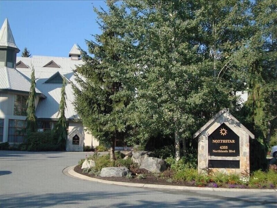 Roundabout entrance to Northstar.