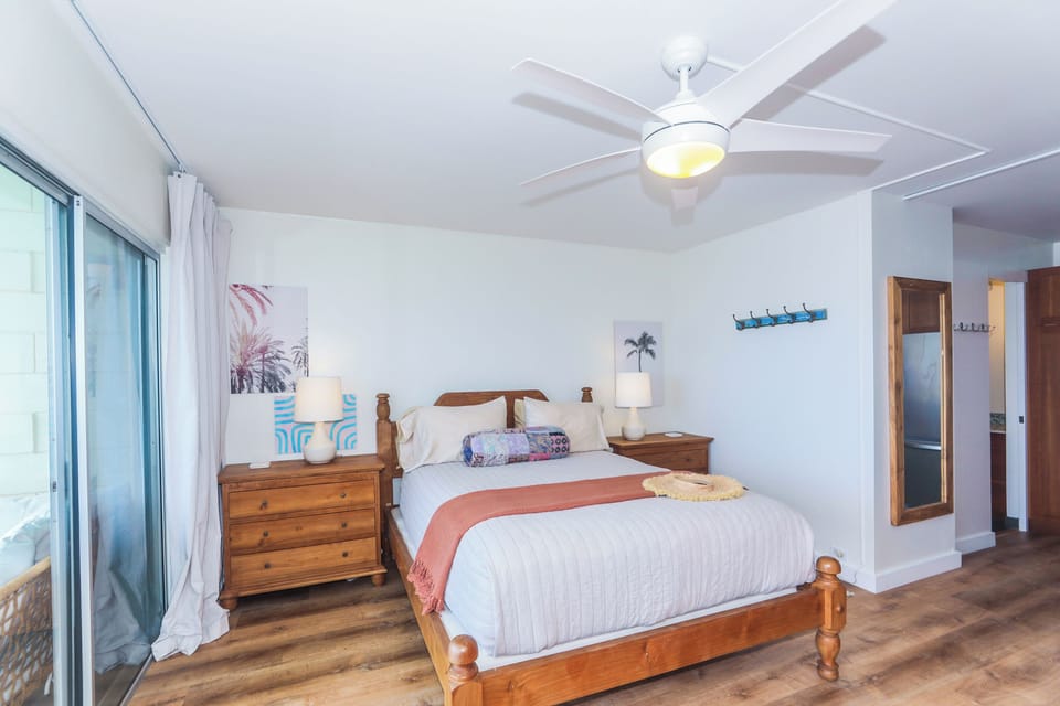 Queen size bed and 2 dressers