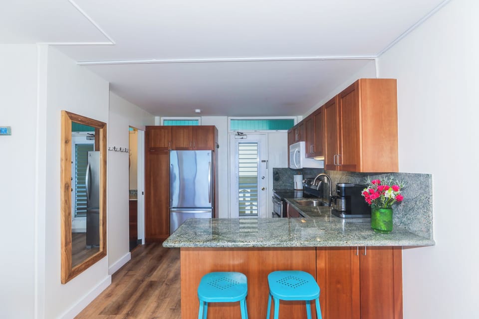 Full kitchen view, fridge has ice maker