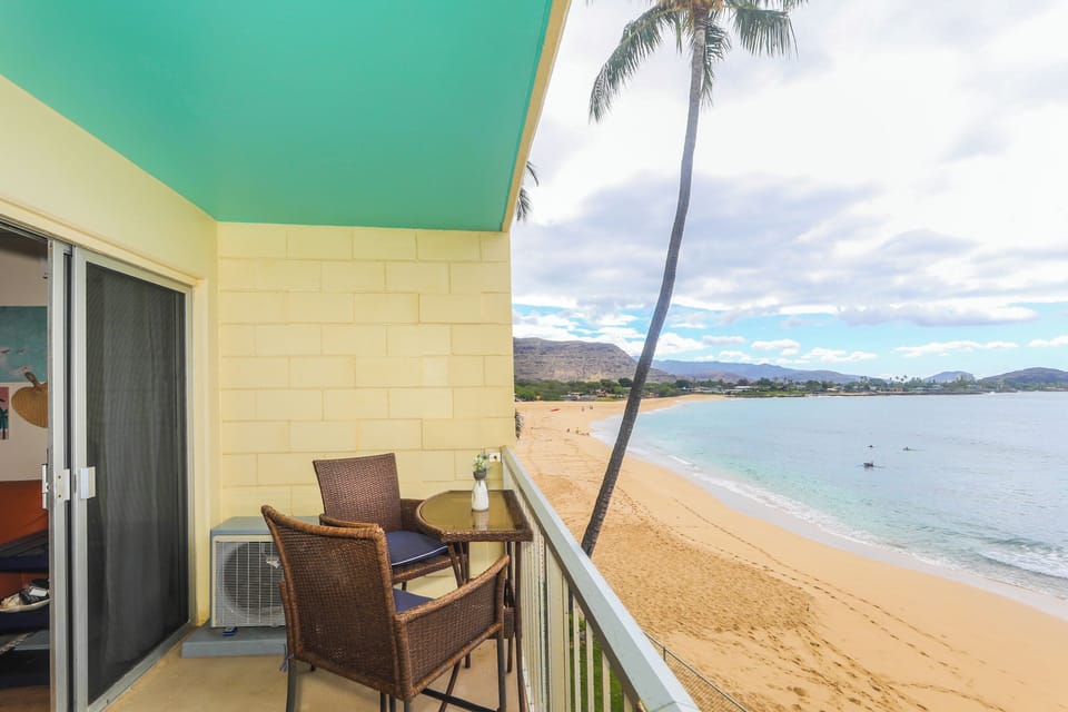 View to the south east where the sun rises over Makaha Beach