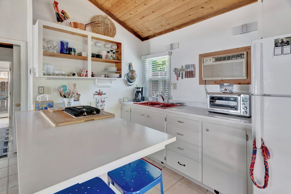 Very nice serving pieces and quality cook wear. 