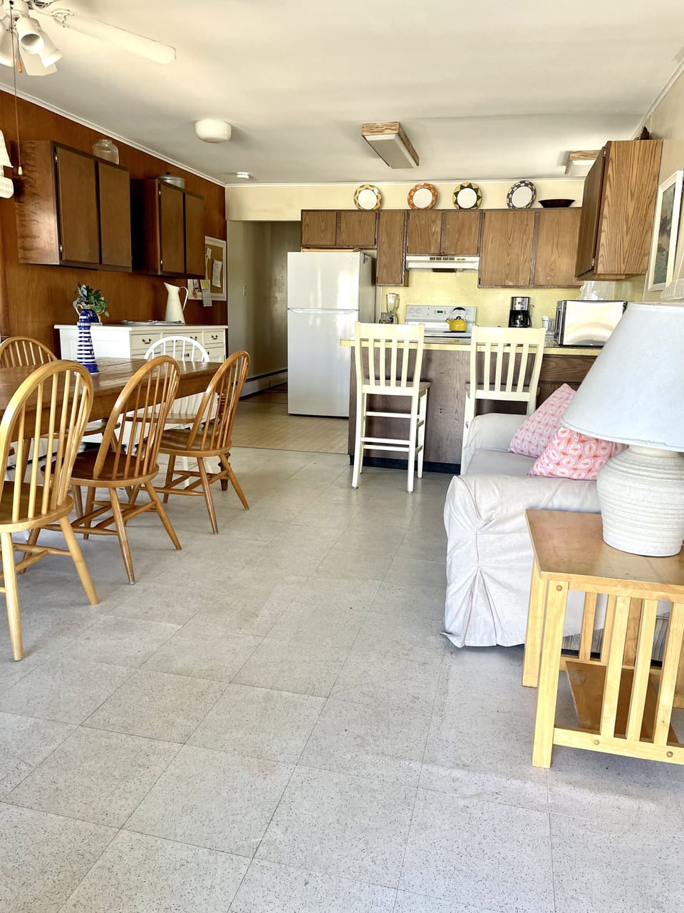 Huge eat in Kitchen