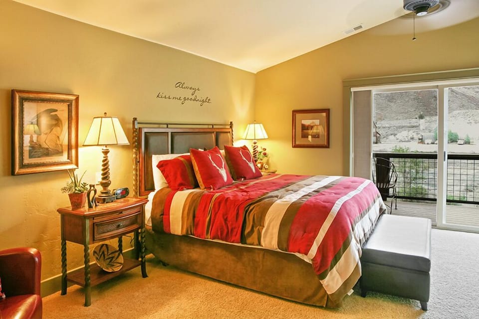 Large Master Bedroom Suite with King size bed, walk in closet, 3/4 bath, 32' TV