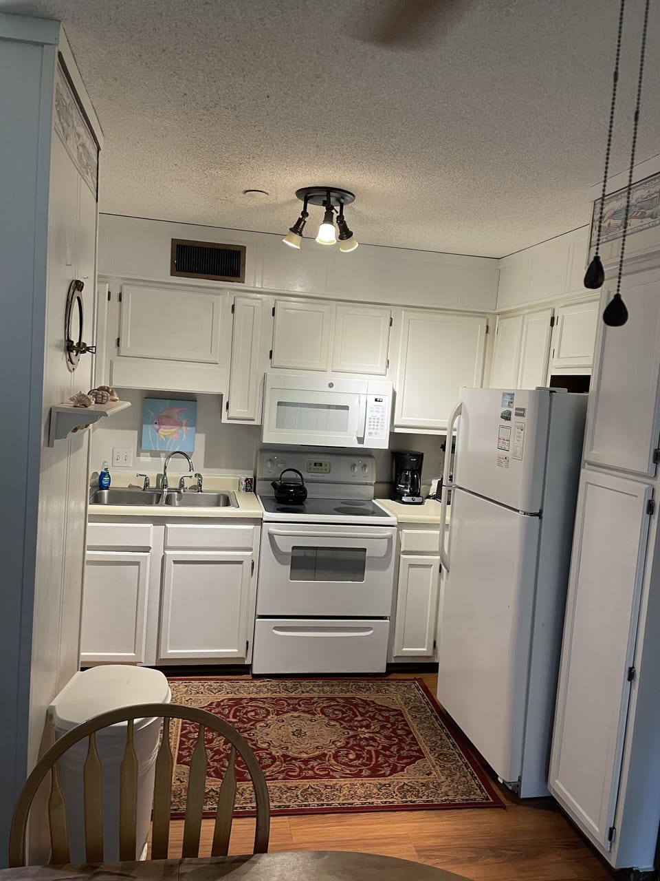 Full kitchen