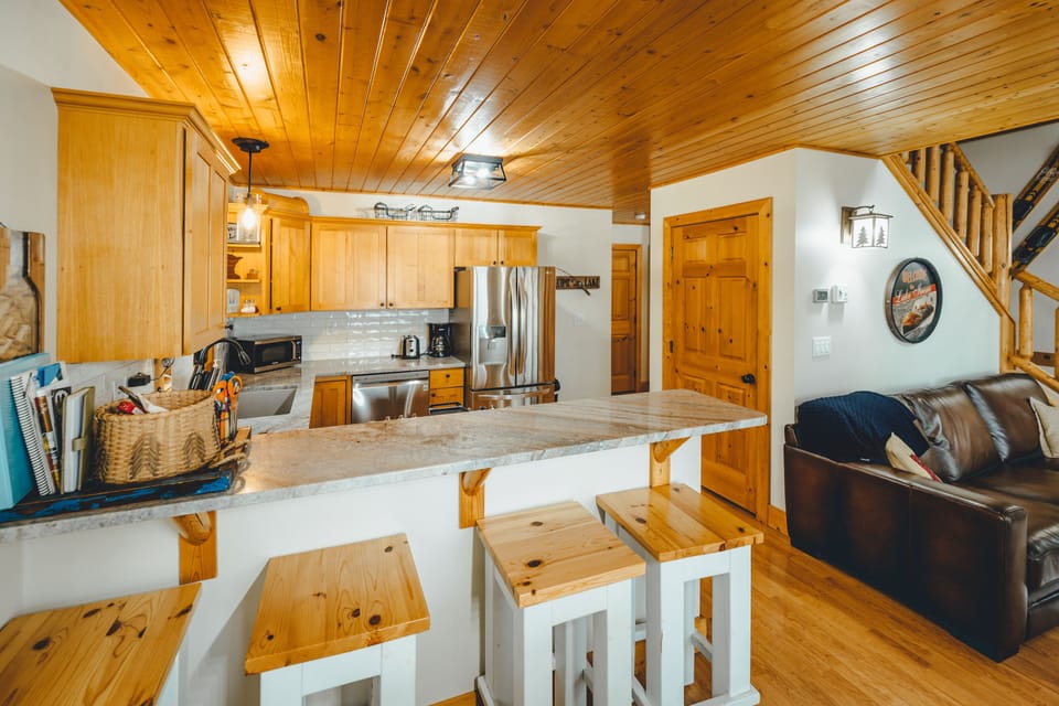 Breakfast bar in kitchen.