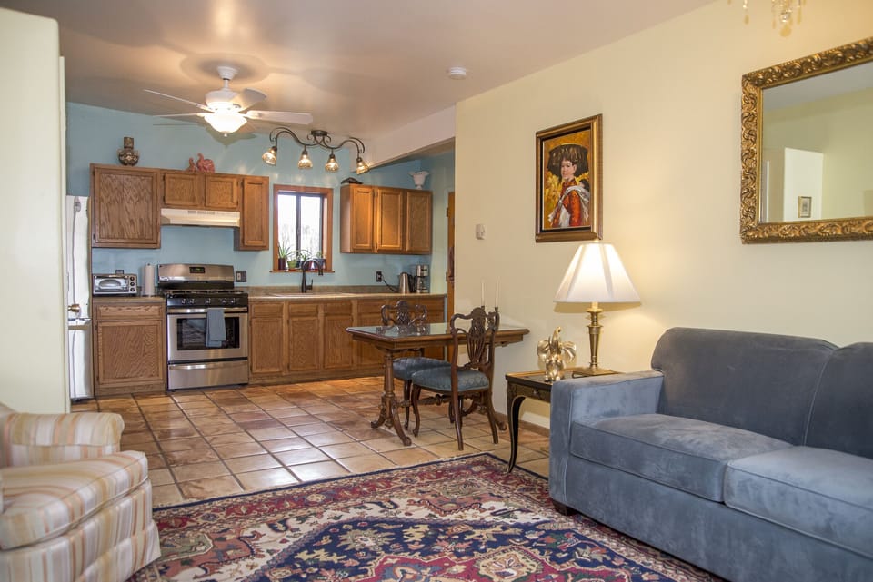 Casita Dulce:  Open concept living, dining and kitchen. One King bedroom.
