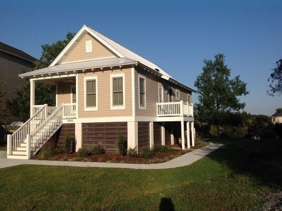 Clean, comfortable and conveniently located. Hassle free travel.  